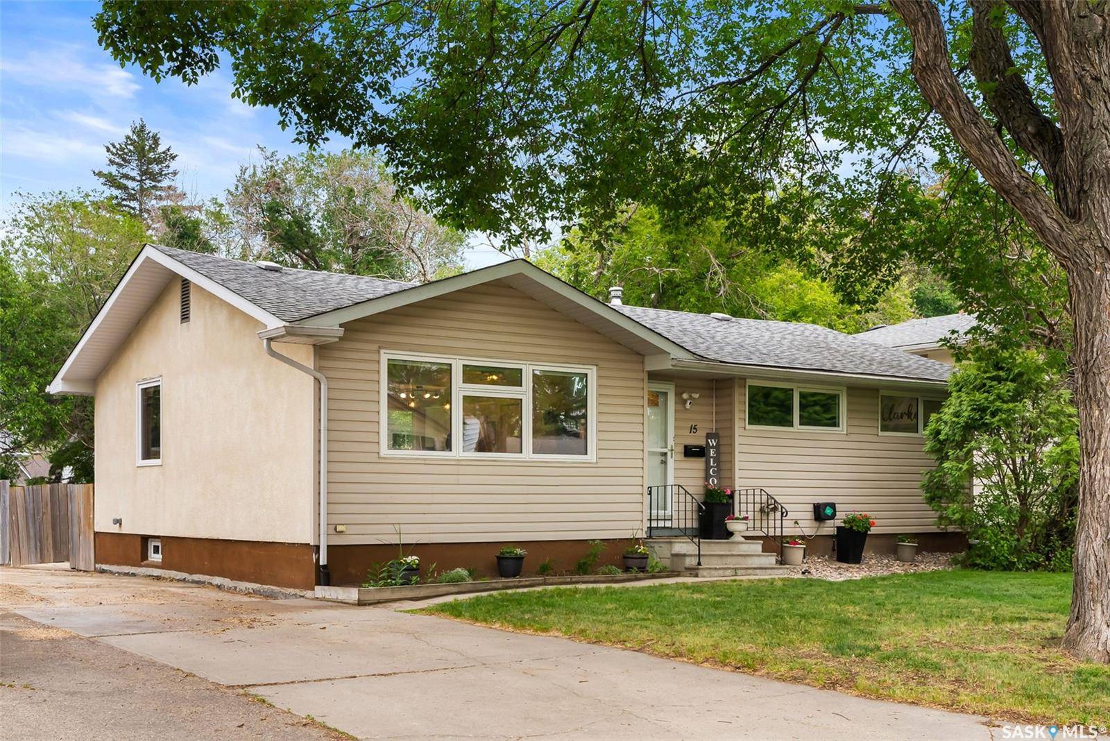 Regina, SK S4S 4Y1,15 Hawthorne CRESCENT