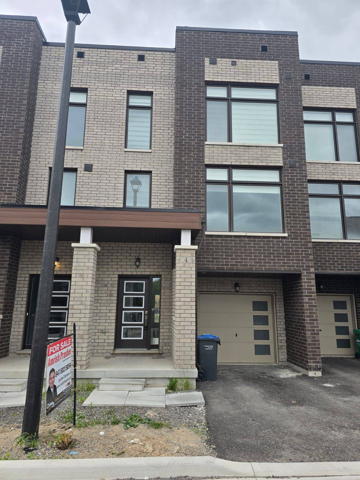 4 Queenpost DR, Brampton, ON L6X 0B2