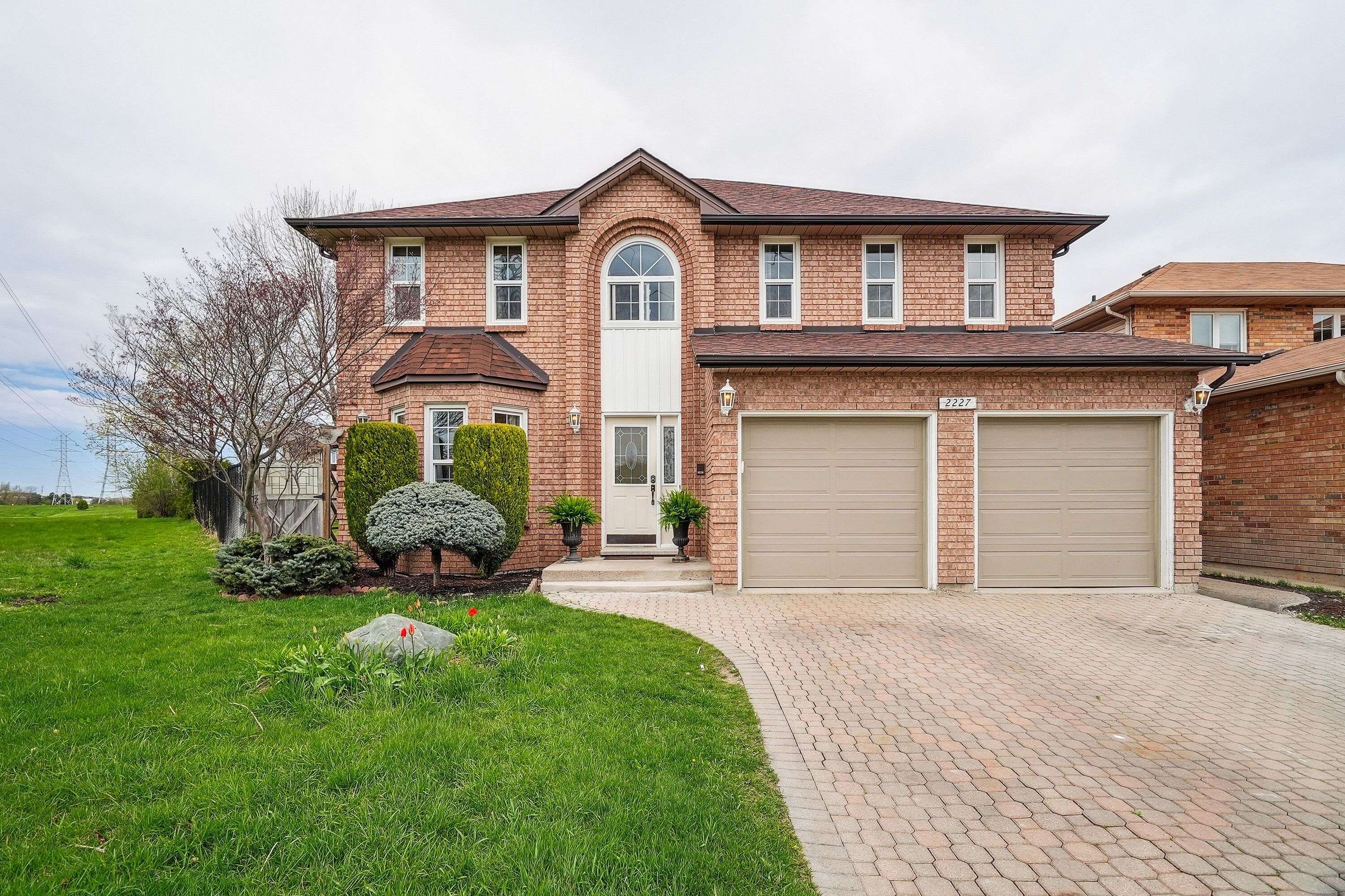 Burlington, ON L7M 3W7,2227 Headon RD