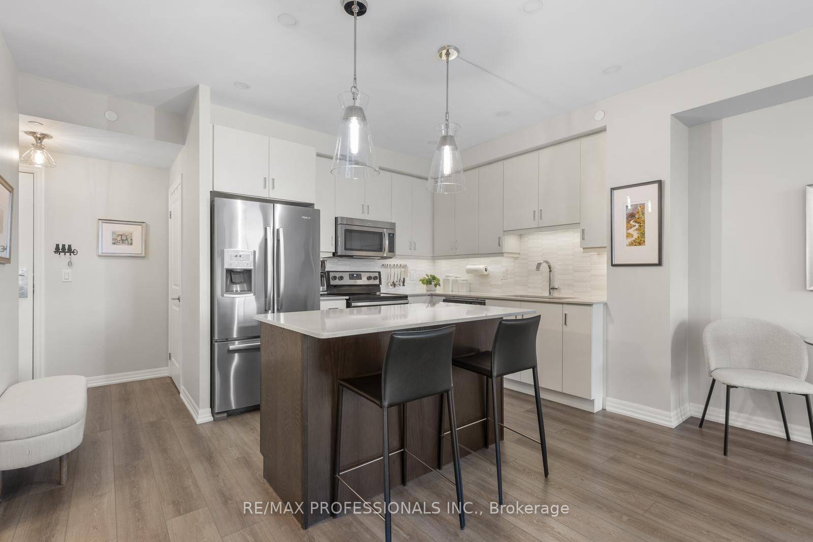 Toronto W06, ON M8W 0A3,3563 Lake Shore BLVD W #305