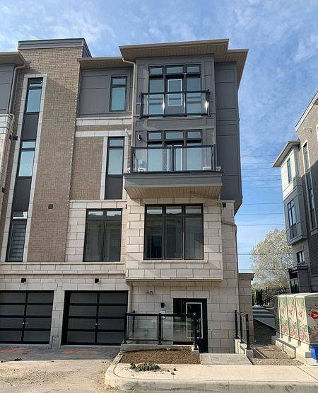 30 Halliford PL #207, Brampton, ON L6P 0N5