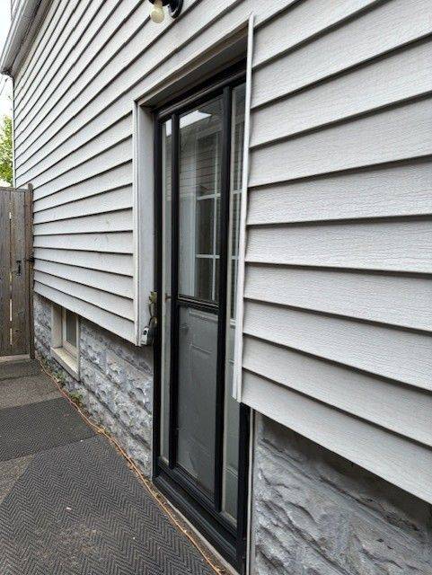Hamilton, ON L8H 2H6,144 Albany AVE #2