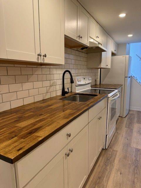 Hamilton, ON L8H 2H6,144 Albany AVE #2