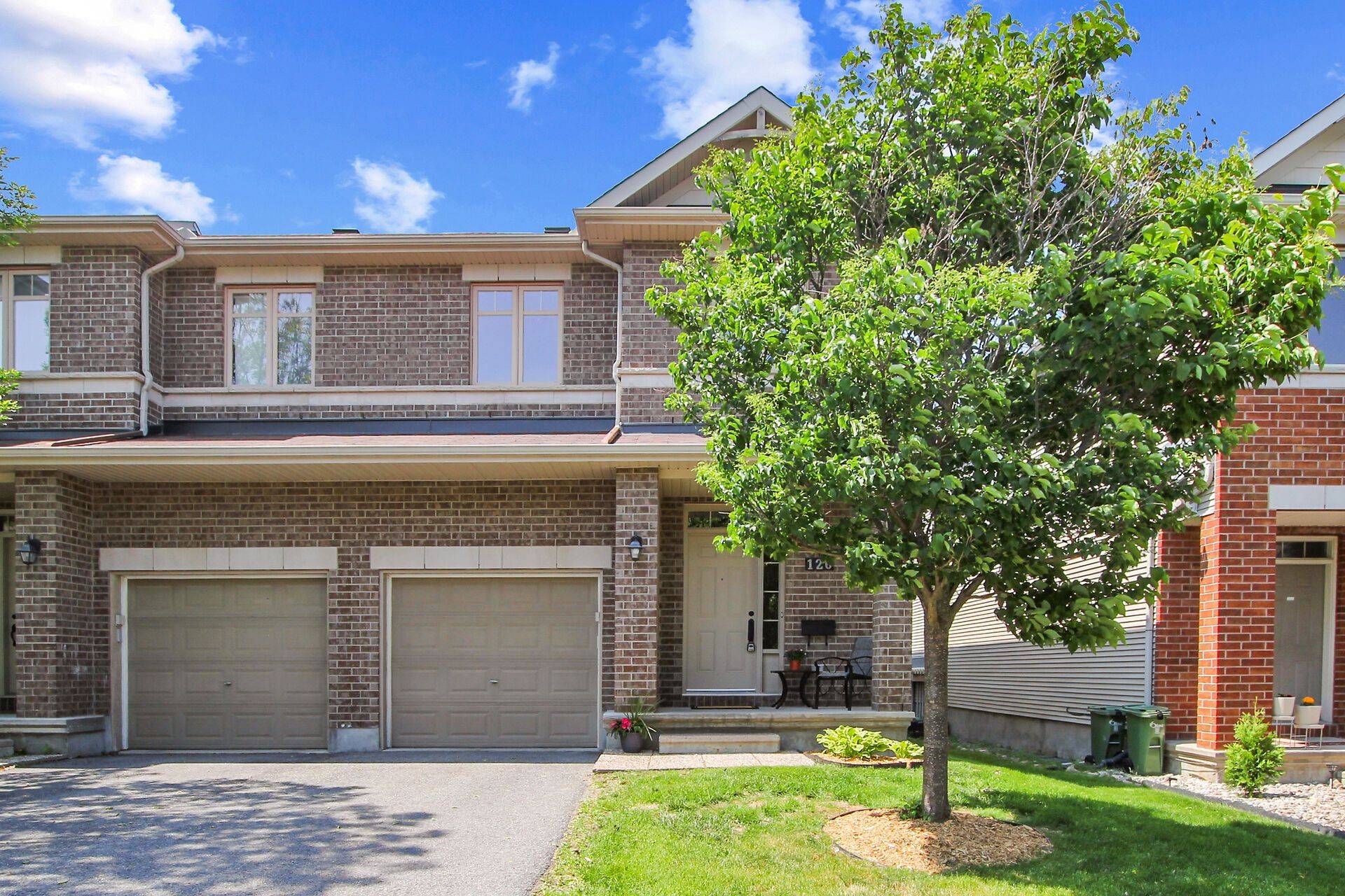 126 Hornchurch LN, Barrhaven, ON K2J 0A6
