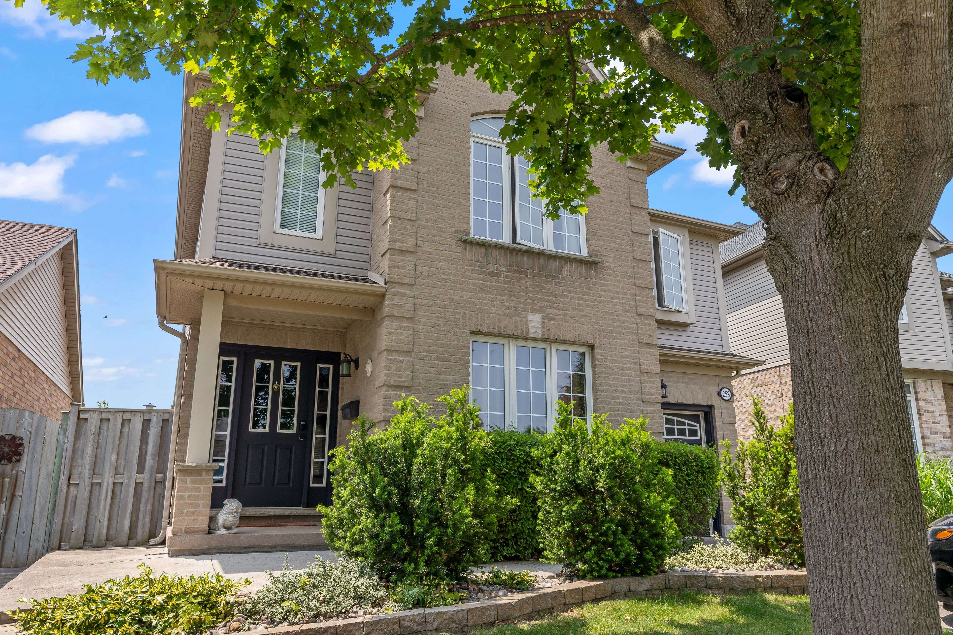 London South, ON N6M 1K3,258 South Leaksdale CIR