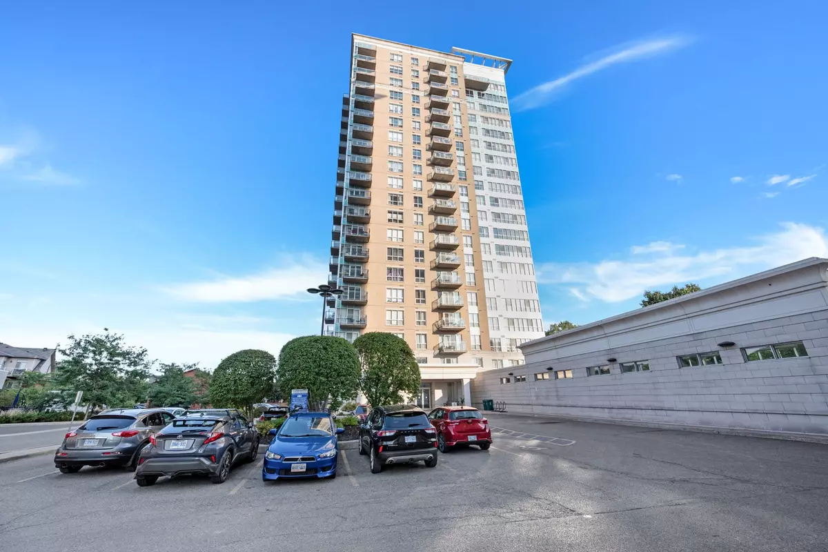 Vanier And Kingsview Park, ON K1L 0A9,90 Landry ST #307