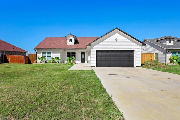 1005 Gallant Fox Drive,  Dallas,  TX 75211