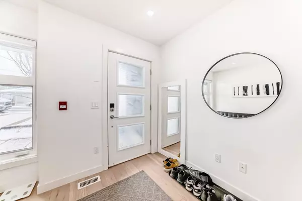 Calgary, AB T2M 1G8,1632 20 AVE NW #108