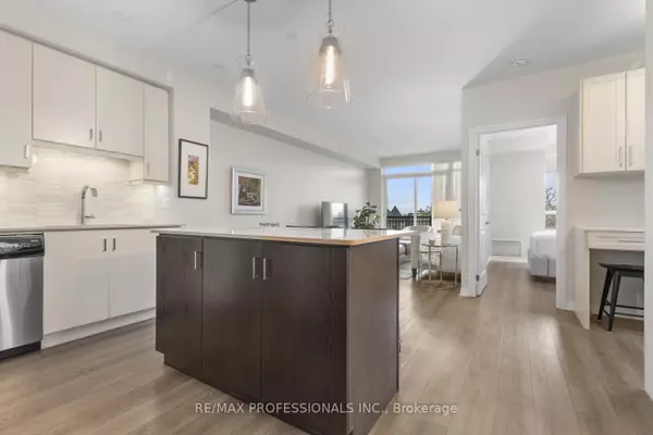 Toronto W06, ON M8W 0A3,3563 Lake Shore BLVD W #305