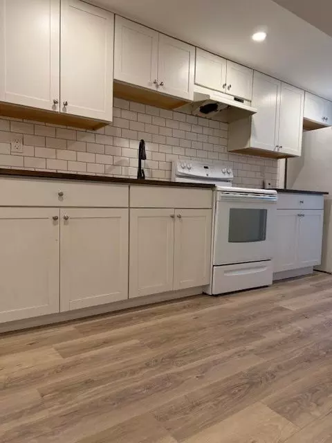 Hamilton, ON L8H 2H6,144 Albany AVE #2