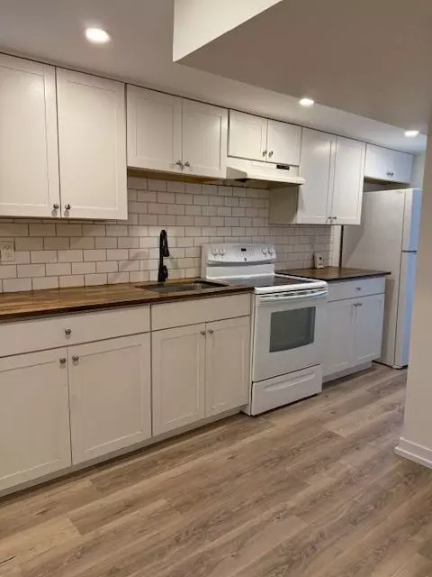 Hamilton, ON L8H 2H6,144 Albany AVE #2