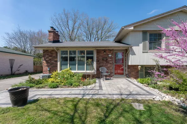 100 HONEYSUCKLE CRES,  London East,  ON N5Y 4P4