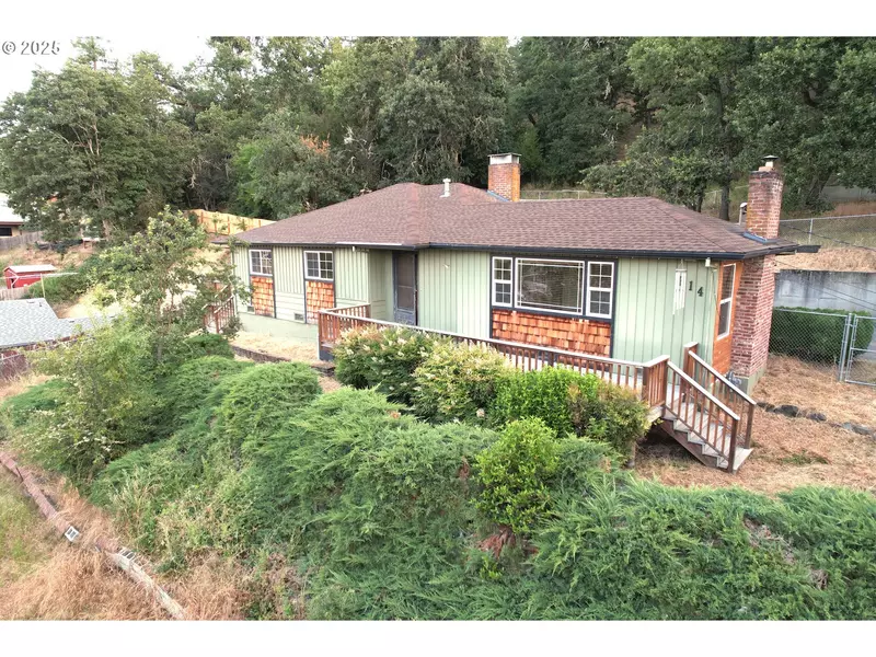 914 NW HILL AVE, Roseburg, OR 97471