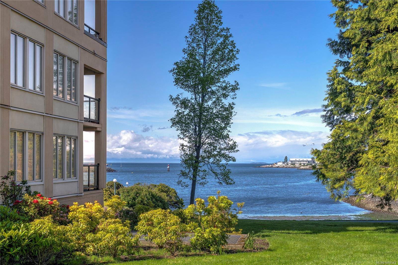 Victoria, BC V9A 6T5,205 Kimta Rd #212
