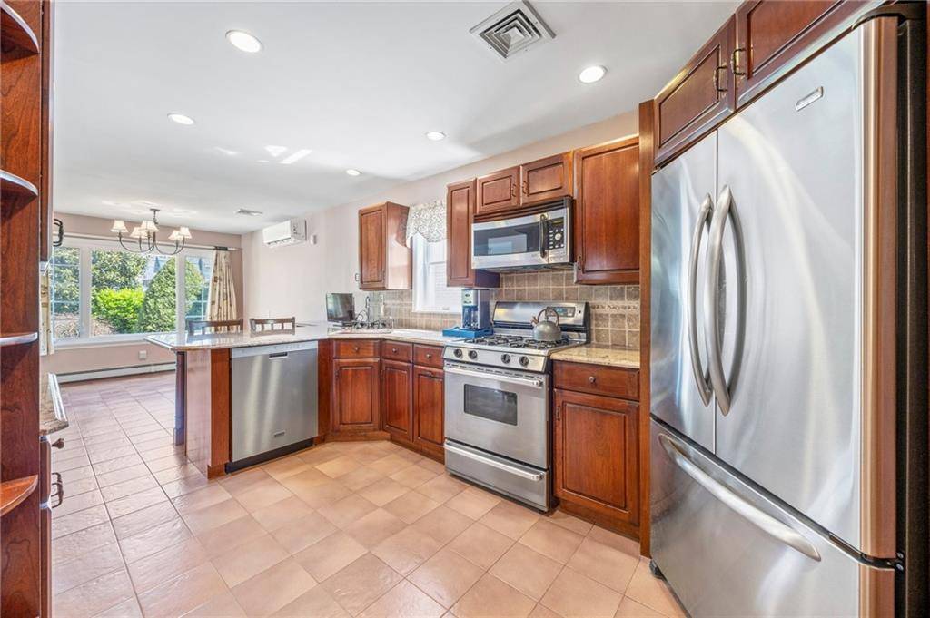 Staten  Island, NY 10304,110 Forest RD