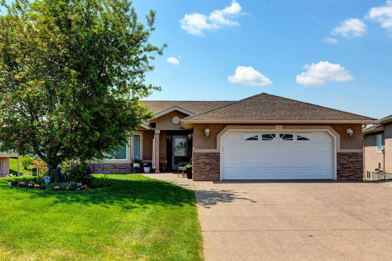 1111 Whispering Greens Bay,  Vulcan,  AB T0L 2B0