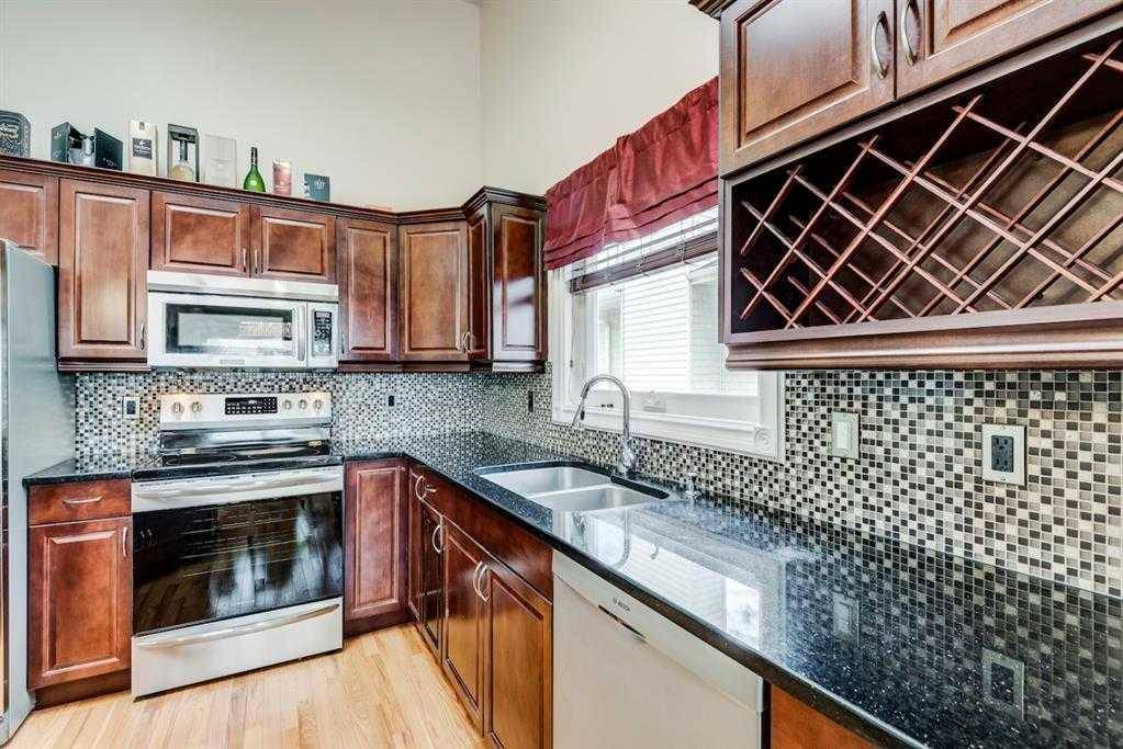 Calgary, AB T3K 3V4,33 Sandringham RD NW