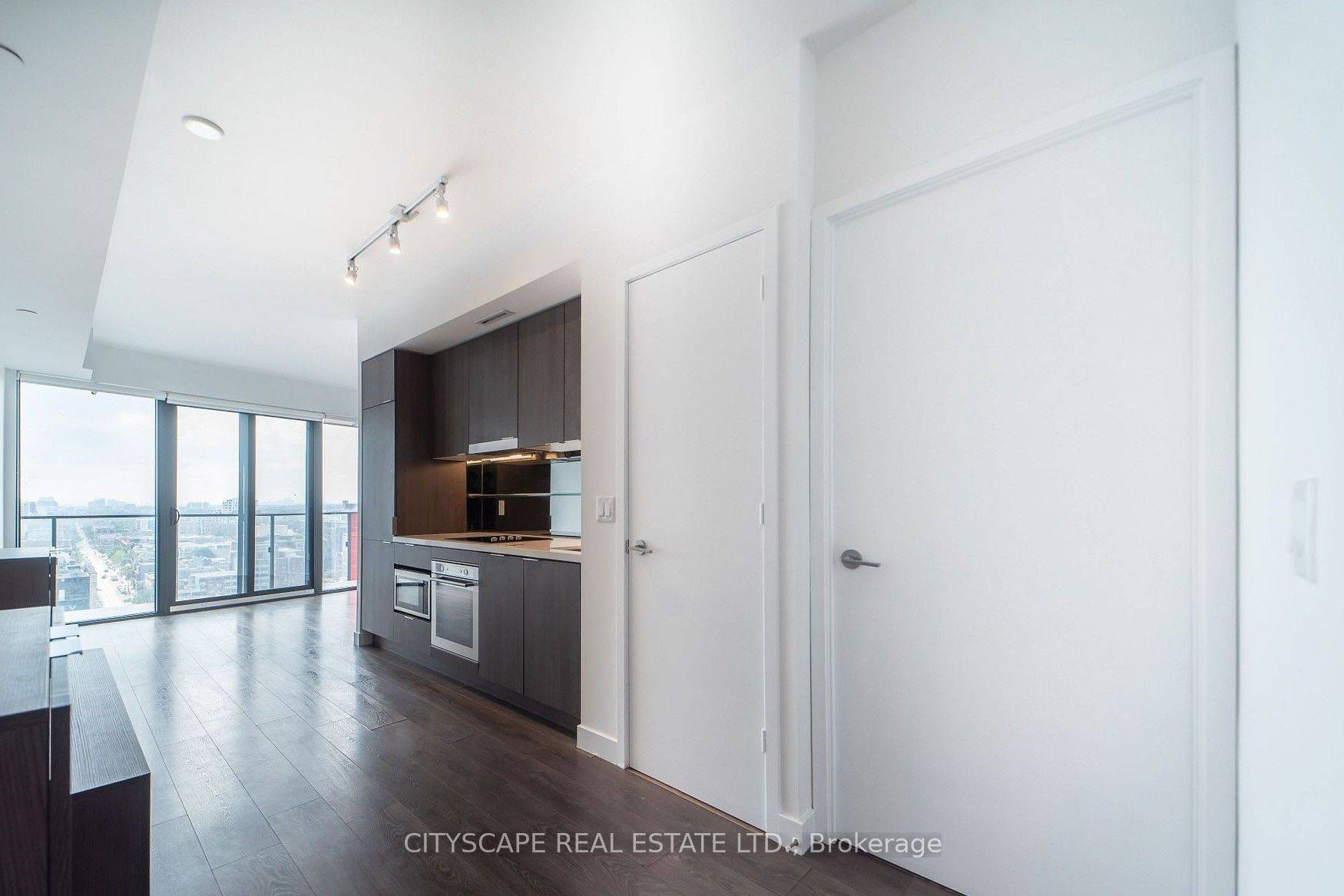 Toronto C01, ON M5V 0P5,215 Queen ST W #2505