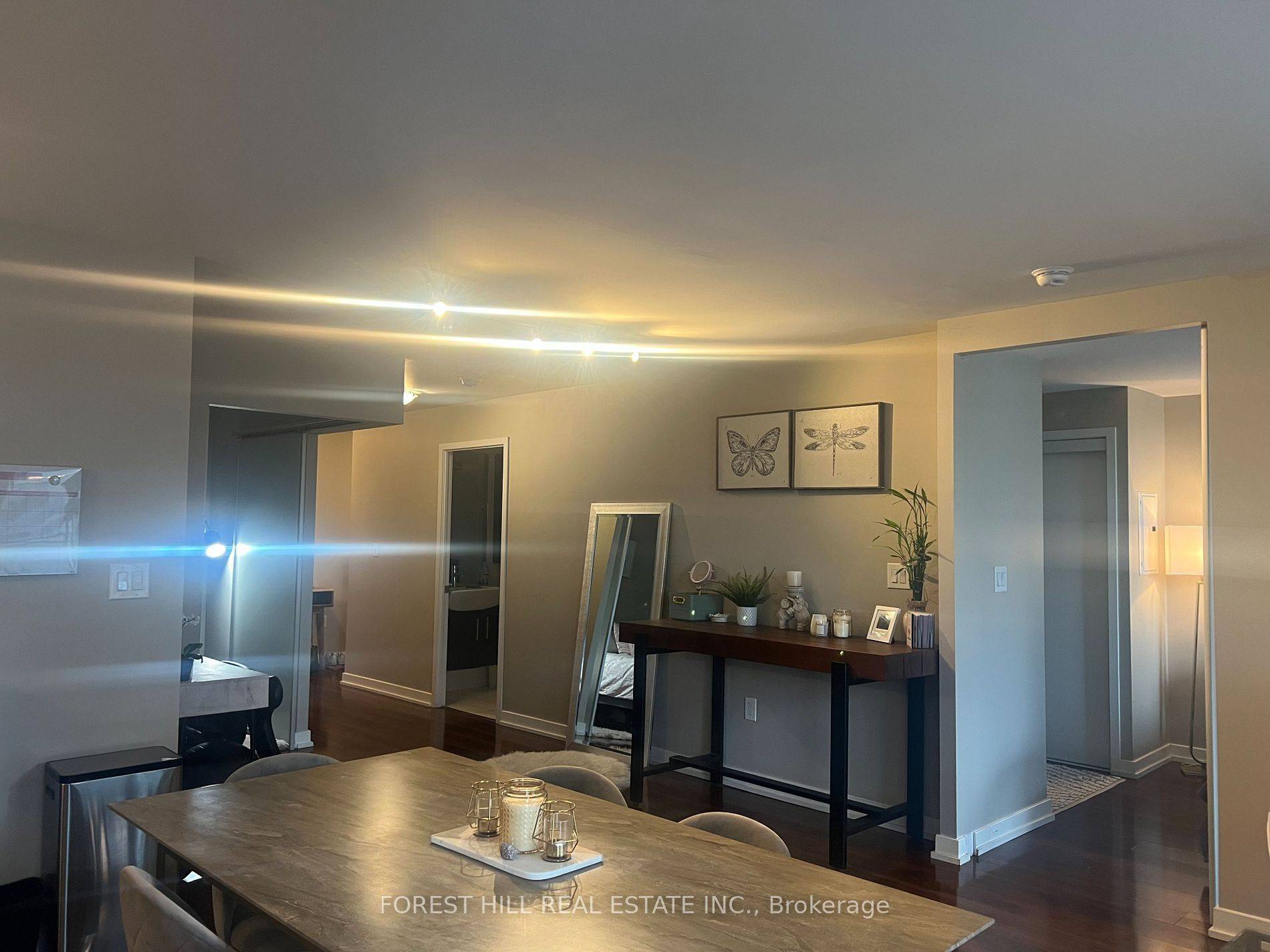 Toronto C01, ON M5V 3Z5,8 Telegram Mews #909