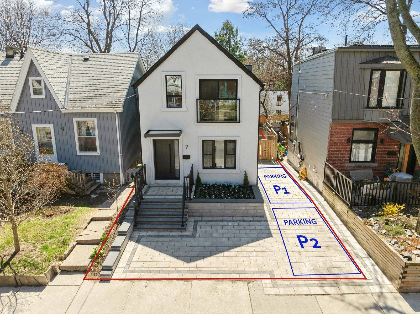 Toronto E01, ON M4L 2H6,7 Ivy AVE