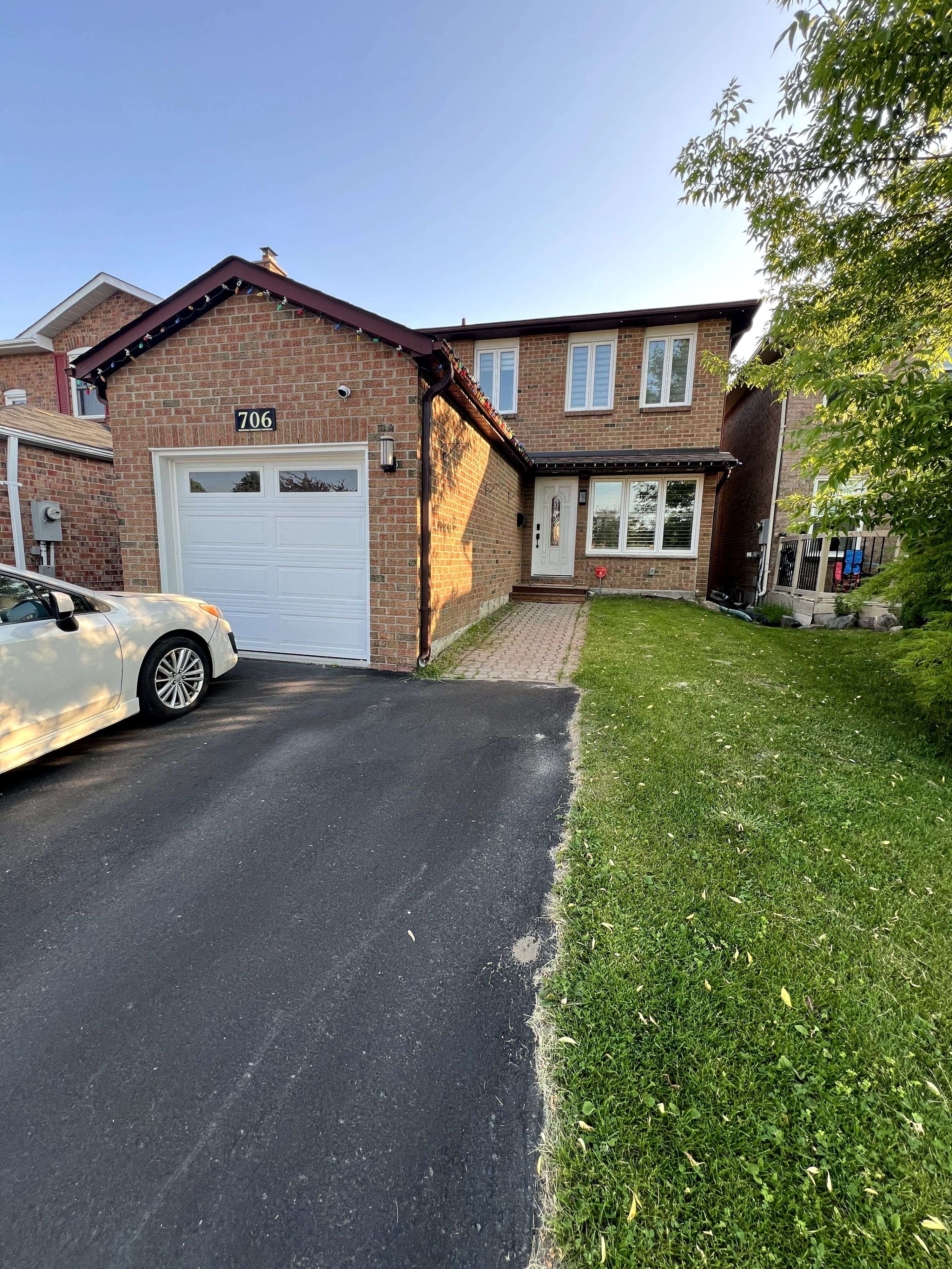 Pickering, ON L1V 3Y3,706 Sultana SQ W