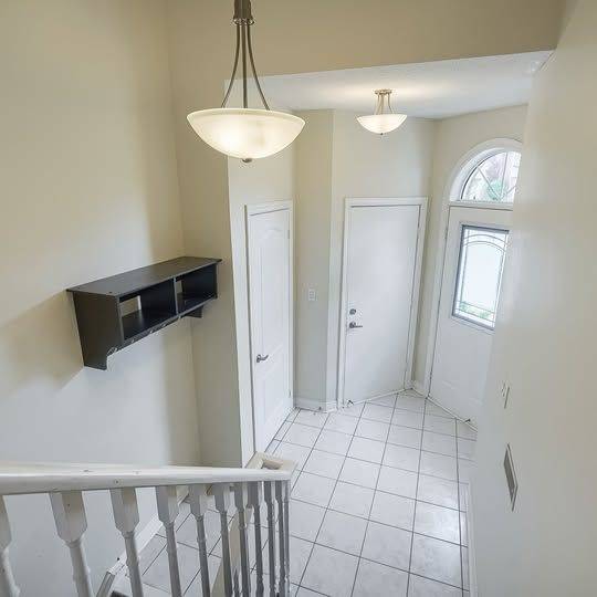 Whitby, ON L1R 2L4,22 Parnell CRES