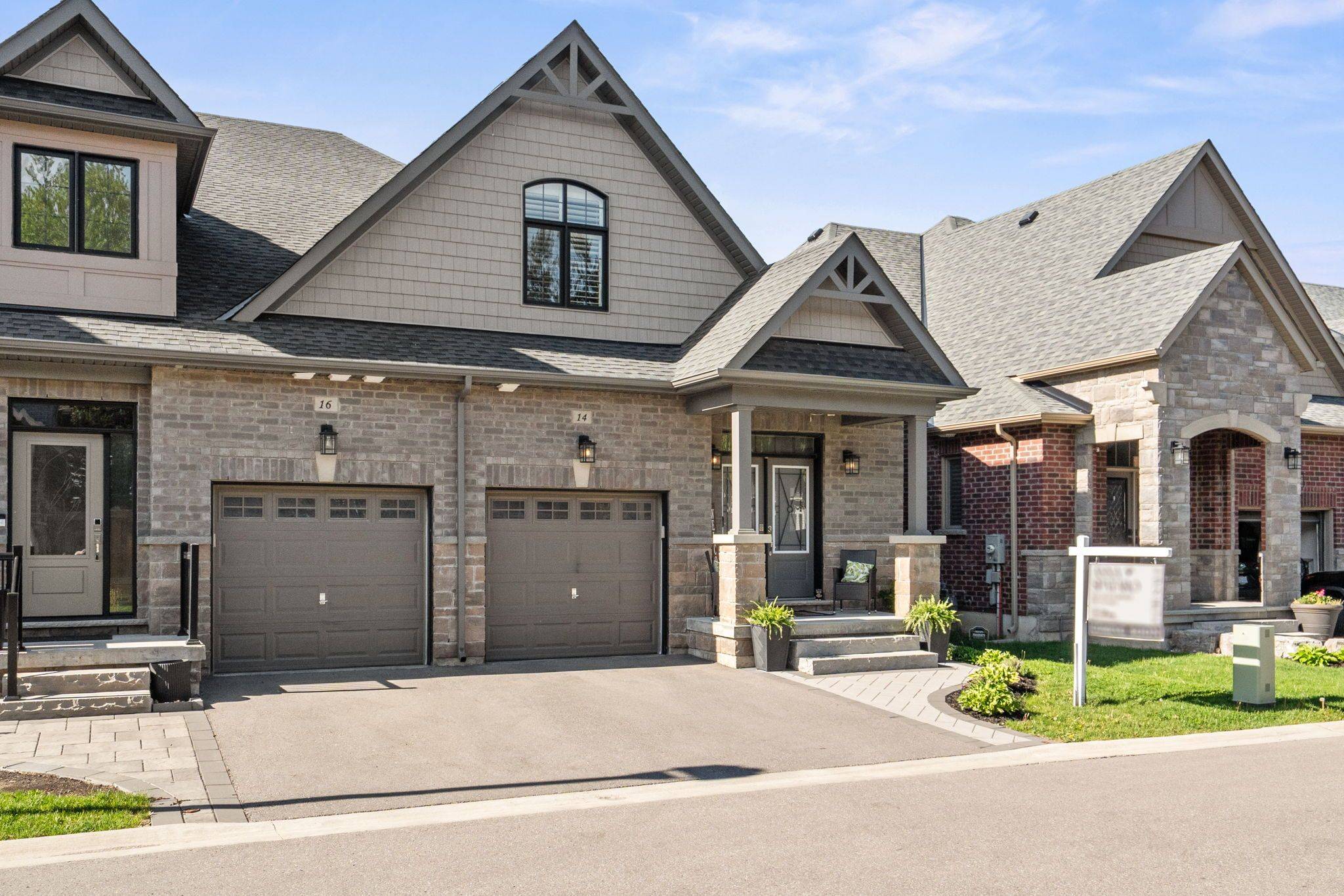 East Gwillimbury, ON L0G 1M0,14 Dreamland LN