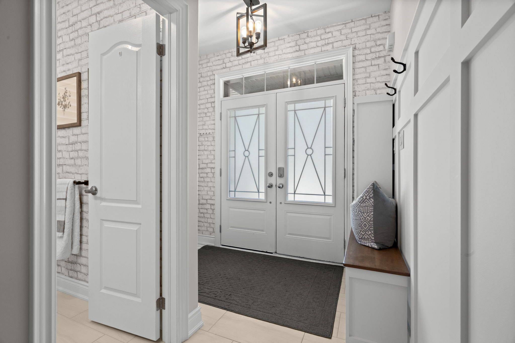 East Gwillimbury, ON L0G 1M0,14 Dreamland LN