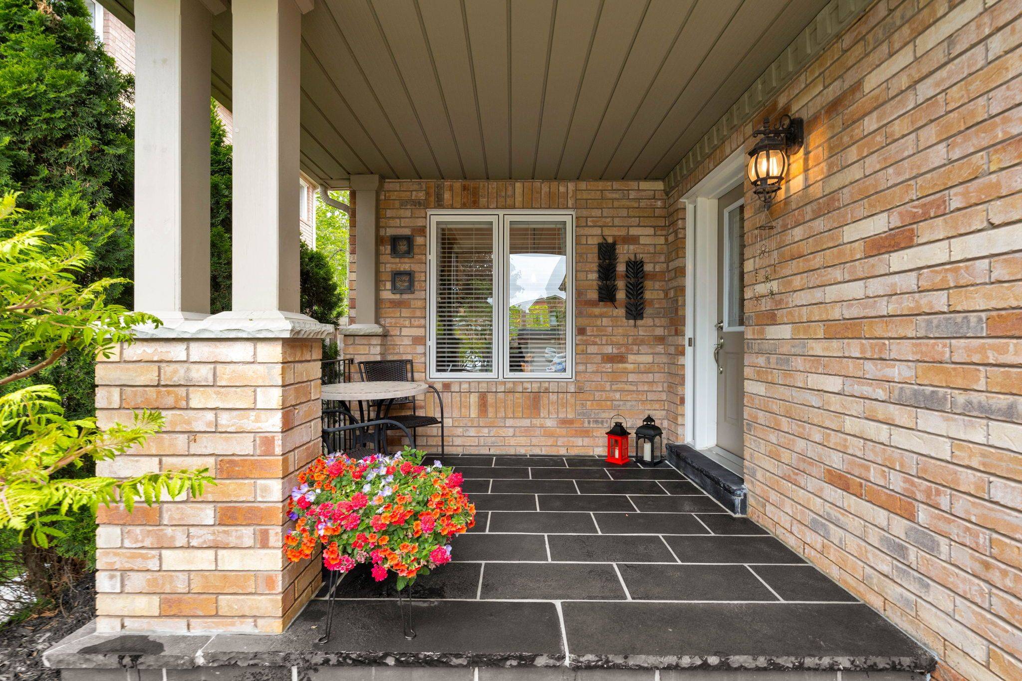 Newmarket, ON L3X 2L8,383 Hewitt CIR