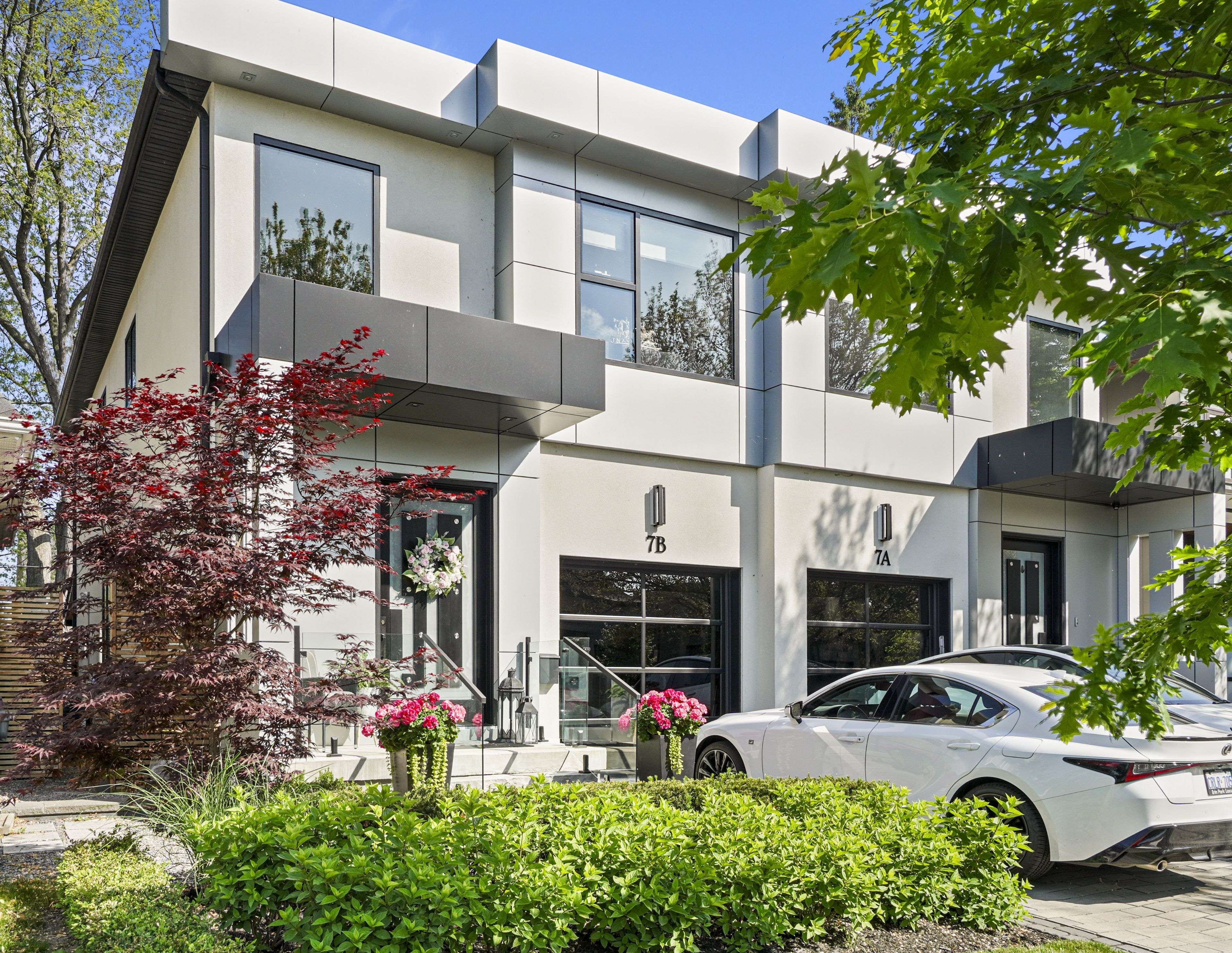 7B Iroquois AVE, Mississauga, ON L5G 1M7