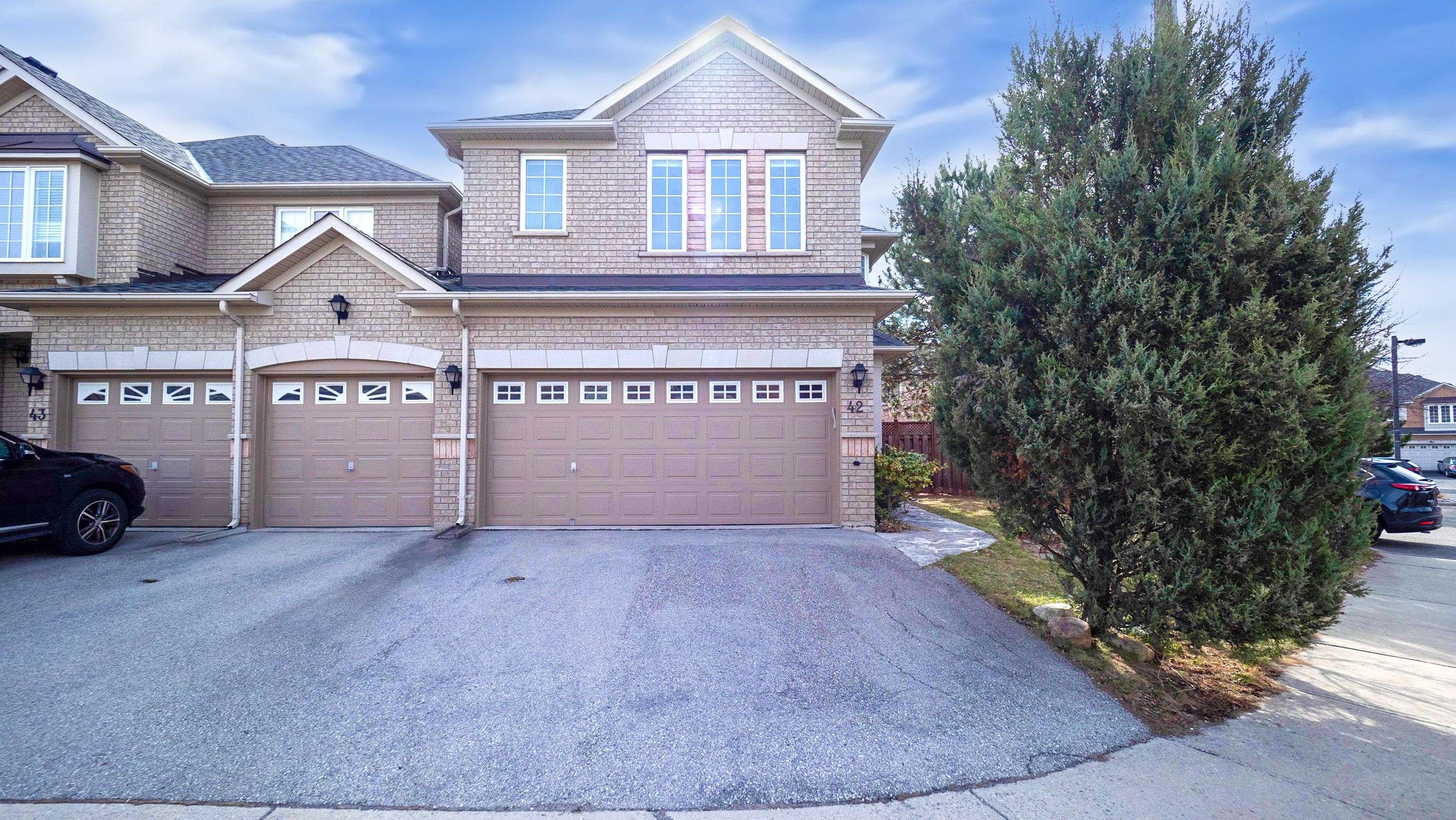 Oakville, ON L6M 4M5,1290 Heritage WAY #42
