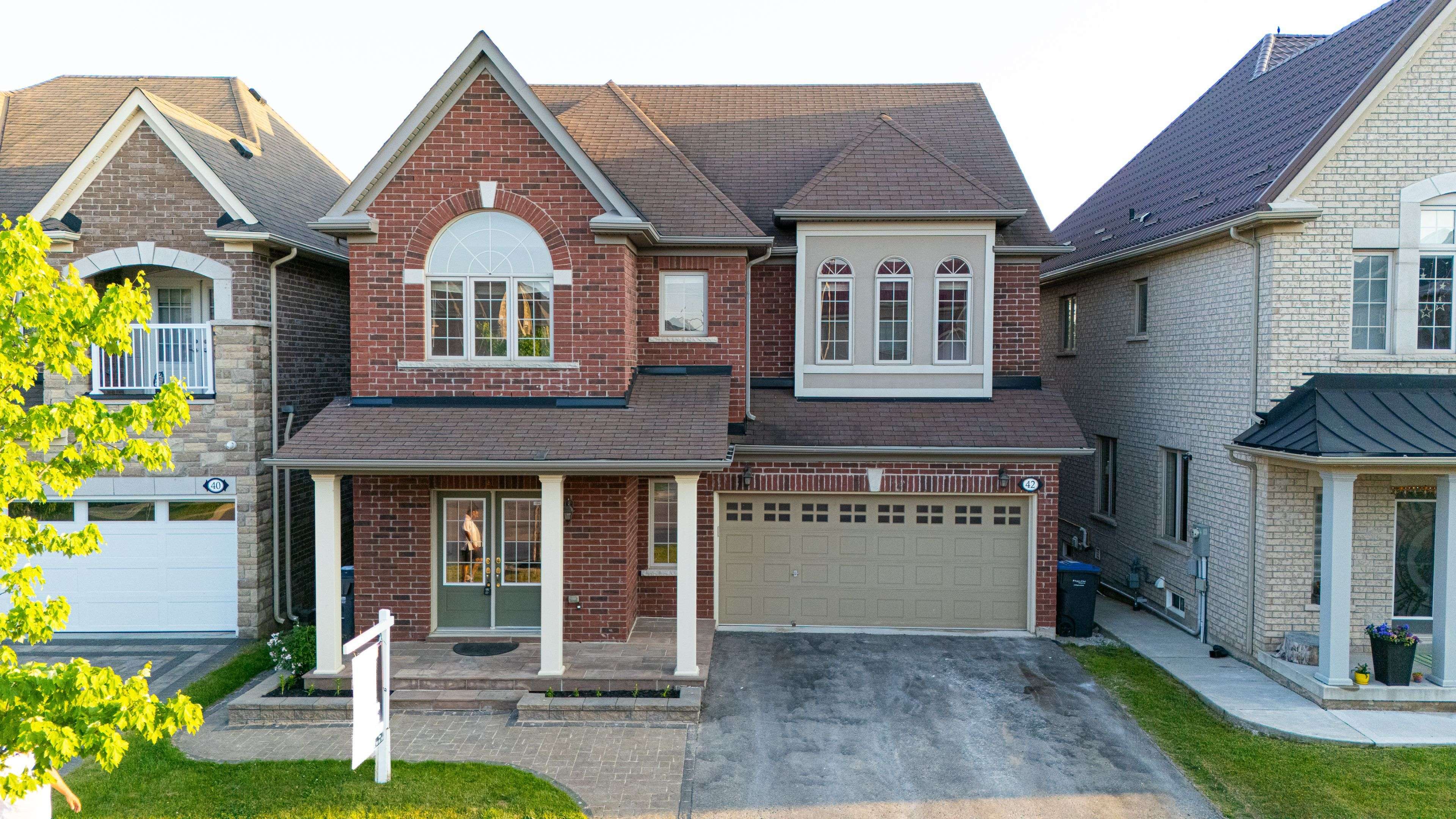 42 Arrowpoint DR, Brampton, ON L6Y 0Y8