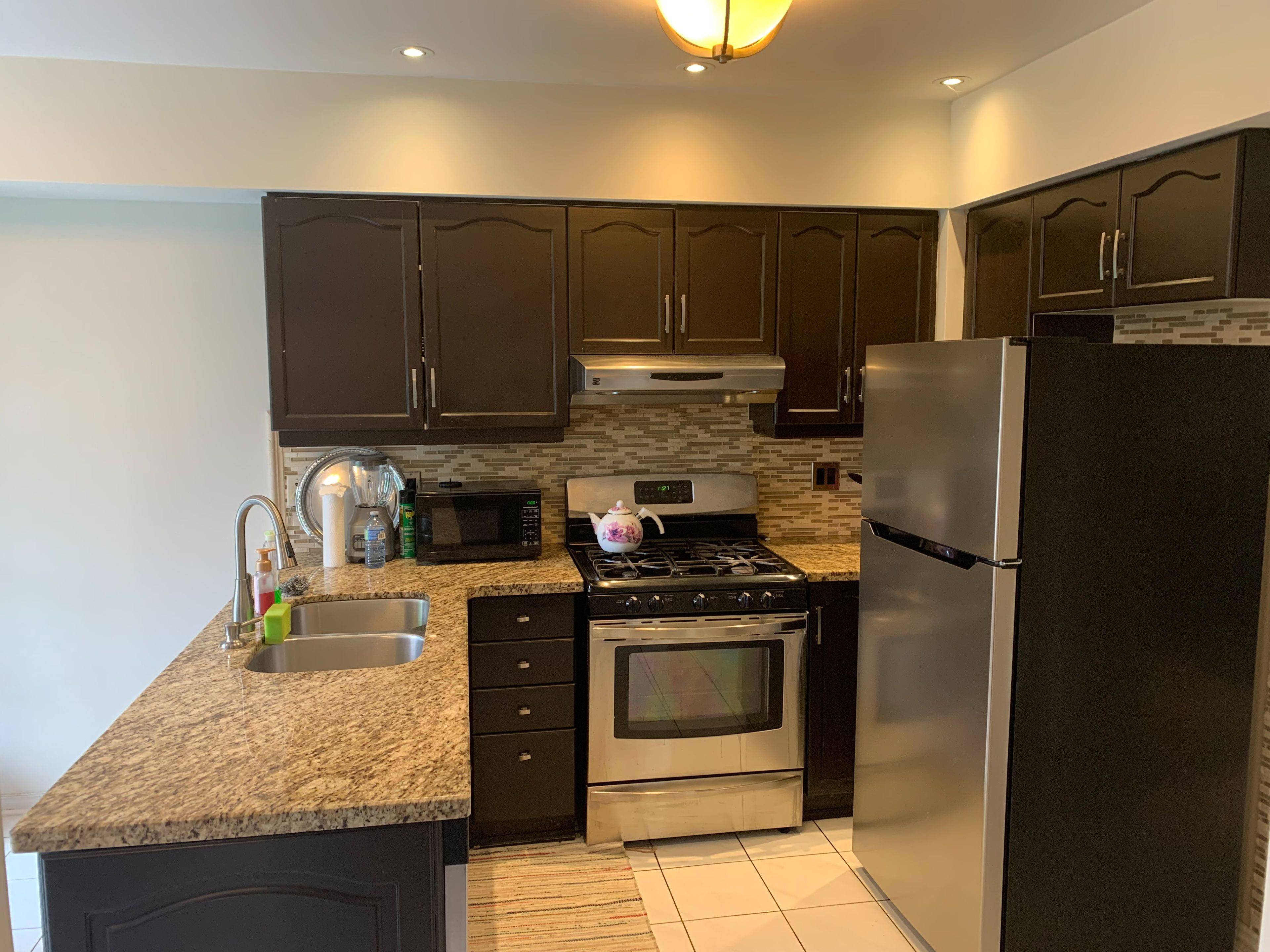 Mississauga, ON L5V 1W9,1015 Fernandez DR