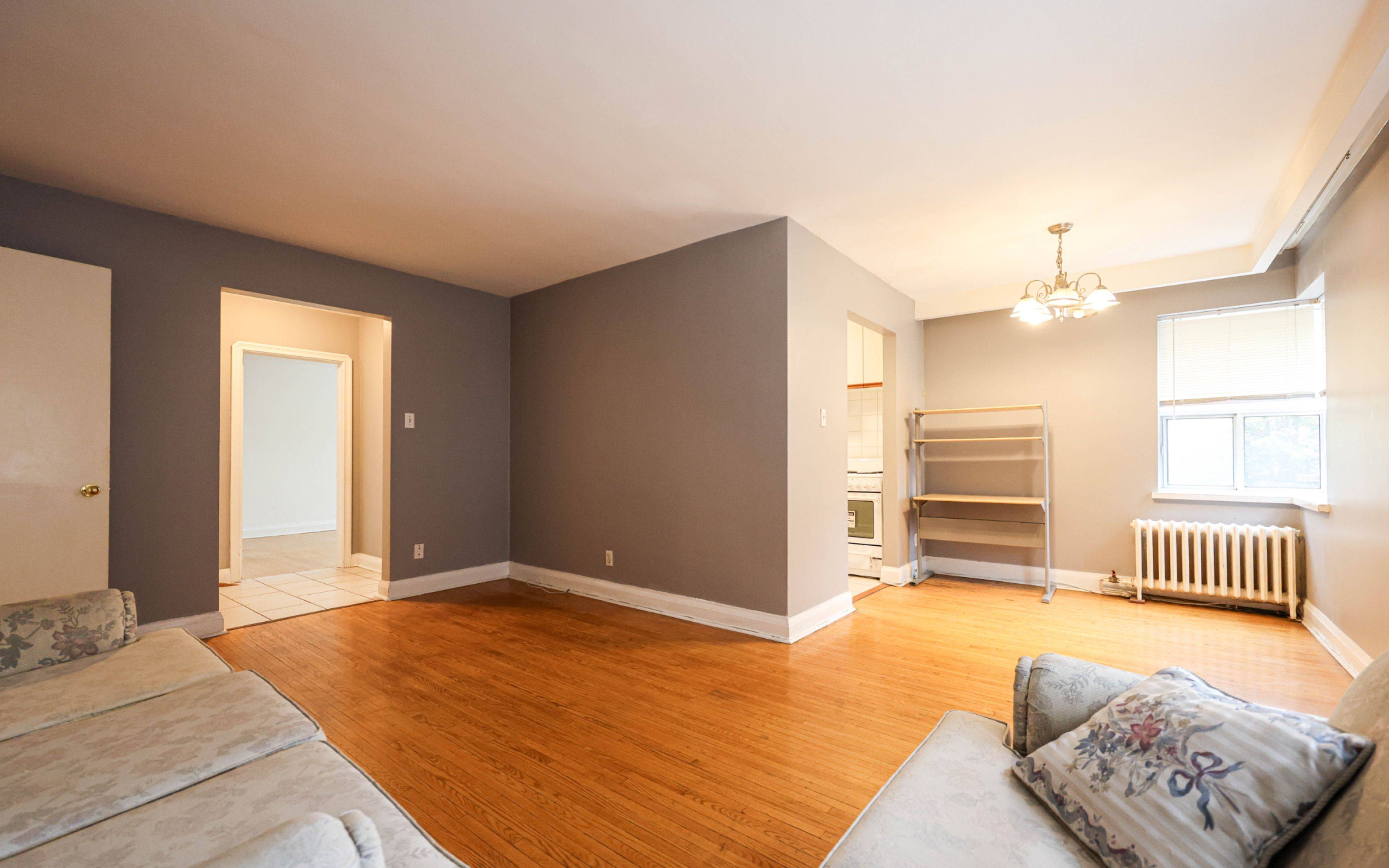 Toronto W06, ON M8V 1G8,2666 Lake Shore BLVD W #204