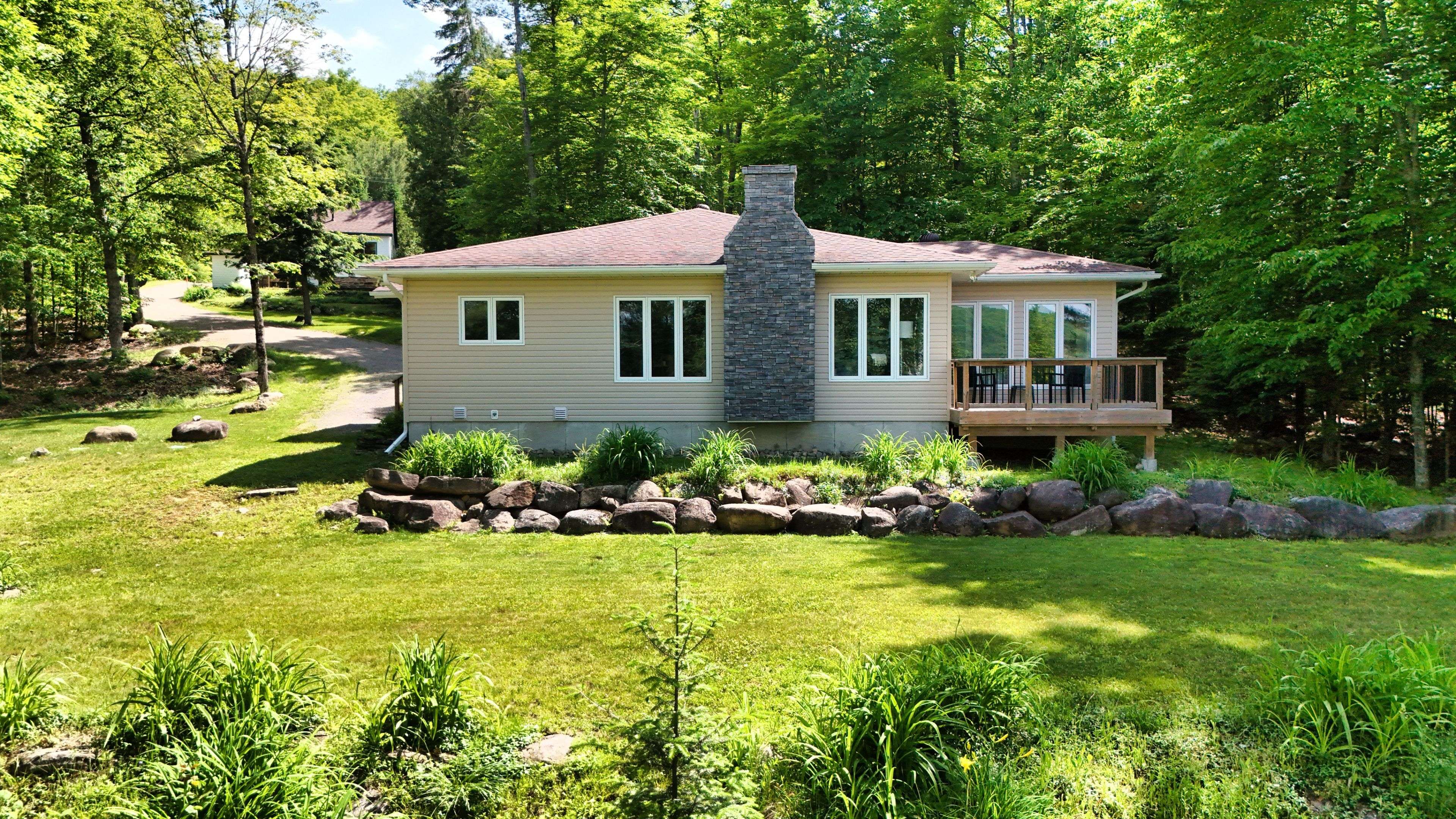 Lake Of Bays, ON P0B 1A0,4441 Muskoka Rd 117 RD