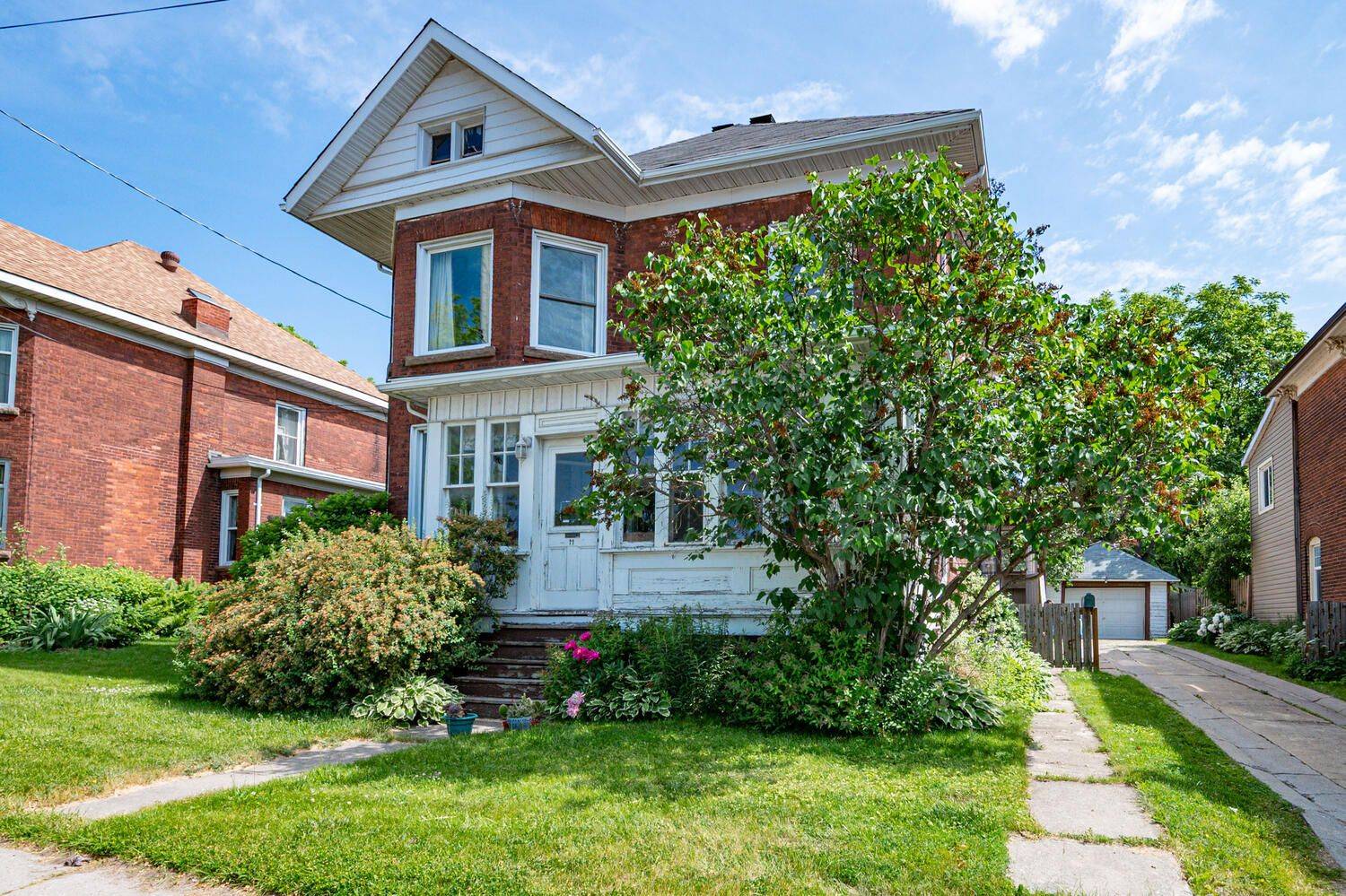 11 Elmsley ST S, Smiths Falls, ON K7A 3P1