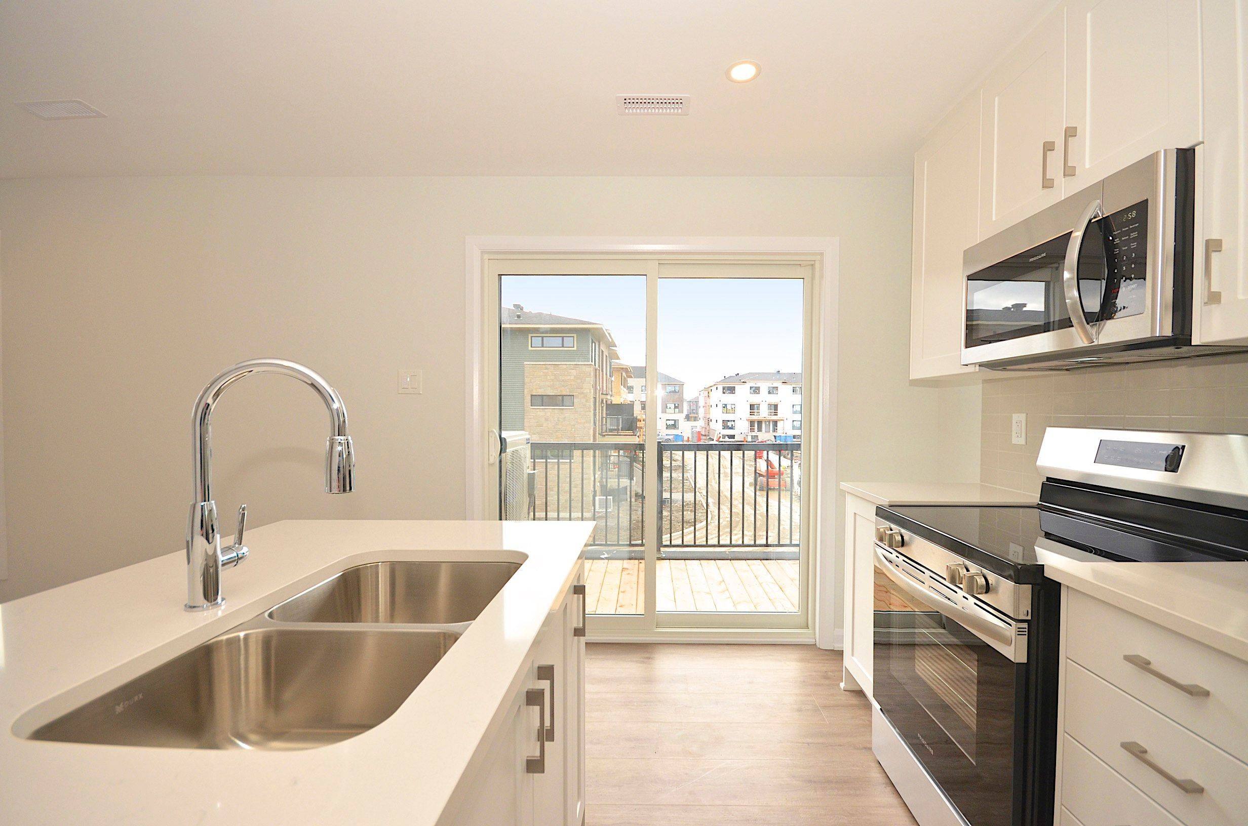 Kanata, ON K2T 0R8,1429 Creekway Private N/A