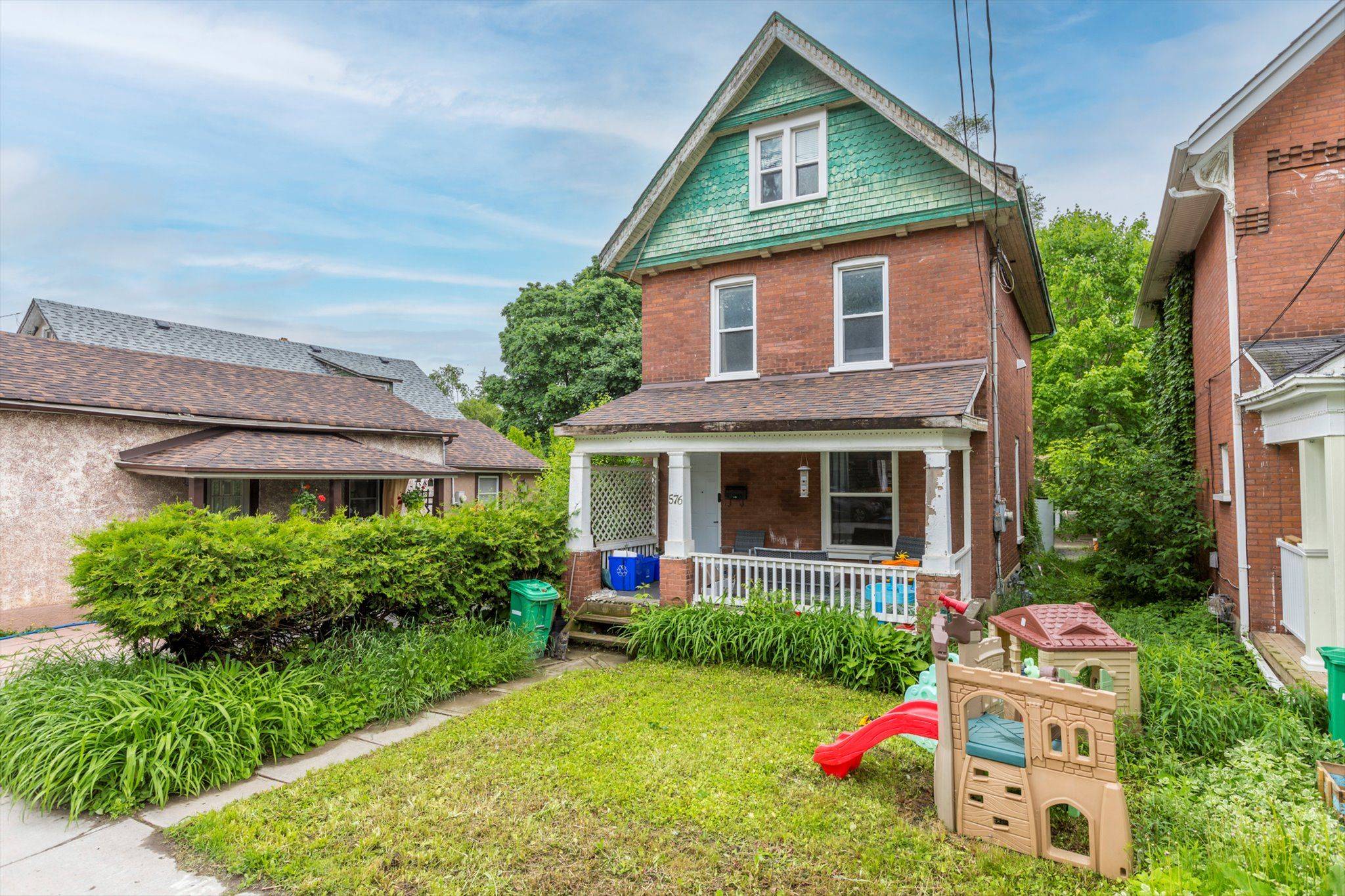 576 Bethune ST, Peterborough Central, ON K9H 3Z8