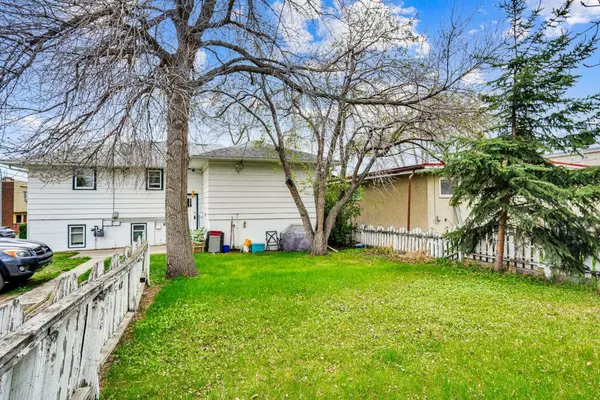 Calgary, AB T2M 2L8,112 29 AVE NW
