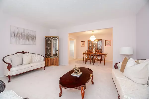 Ajax, ON L1T 3V9,10 Iles ST