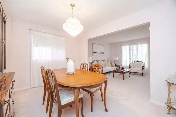 Ajax, ON L1T 3V9,10 Iles ST