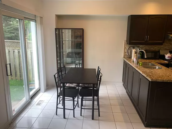 Mississauga, ON L5V 1W9,1015 Fernandez DR