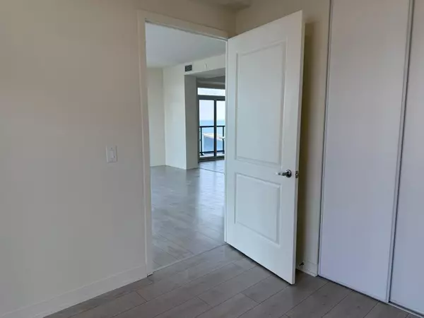 Toronto W06, ON M8V 0G9,38 Annie Craig DR #4702