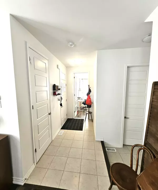 Milton, ON L9E 1S2,852 Aspen TER #Upper
