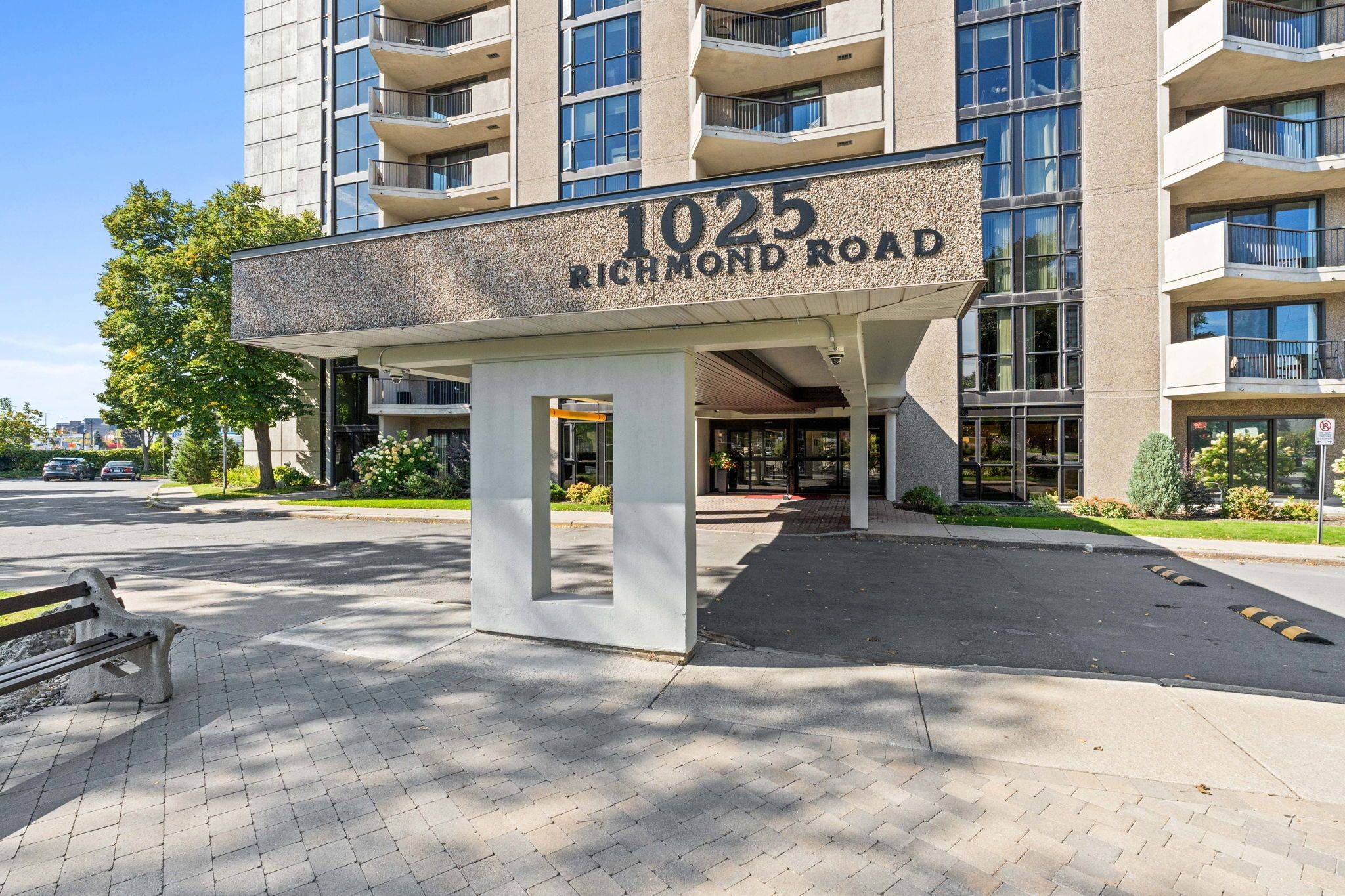Woodroffe, ON K2B 8G8,1025 Richmond RD #607