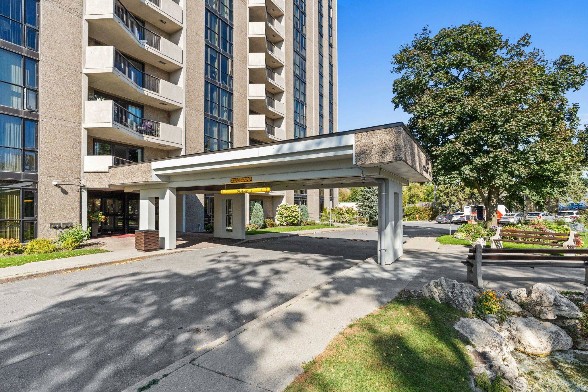 Woodroffe, ON K2B 8G8,1025 Richmond RD #607