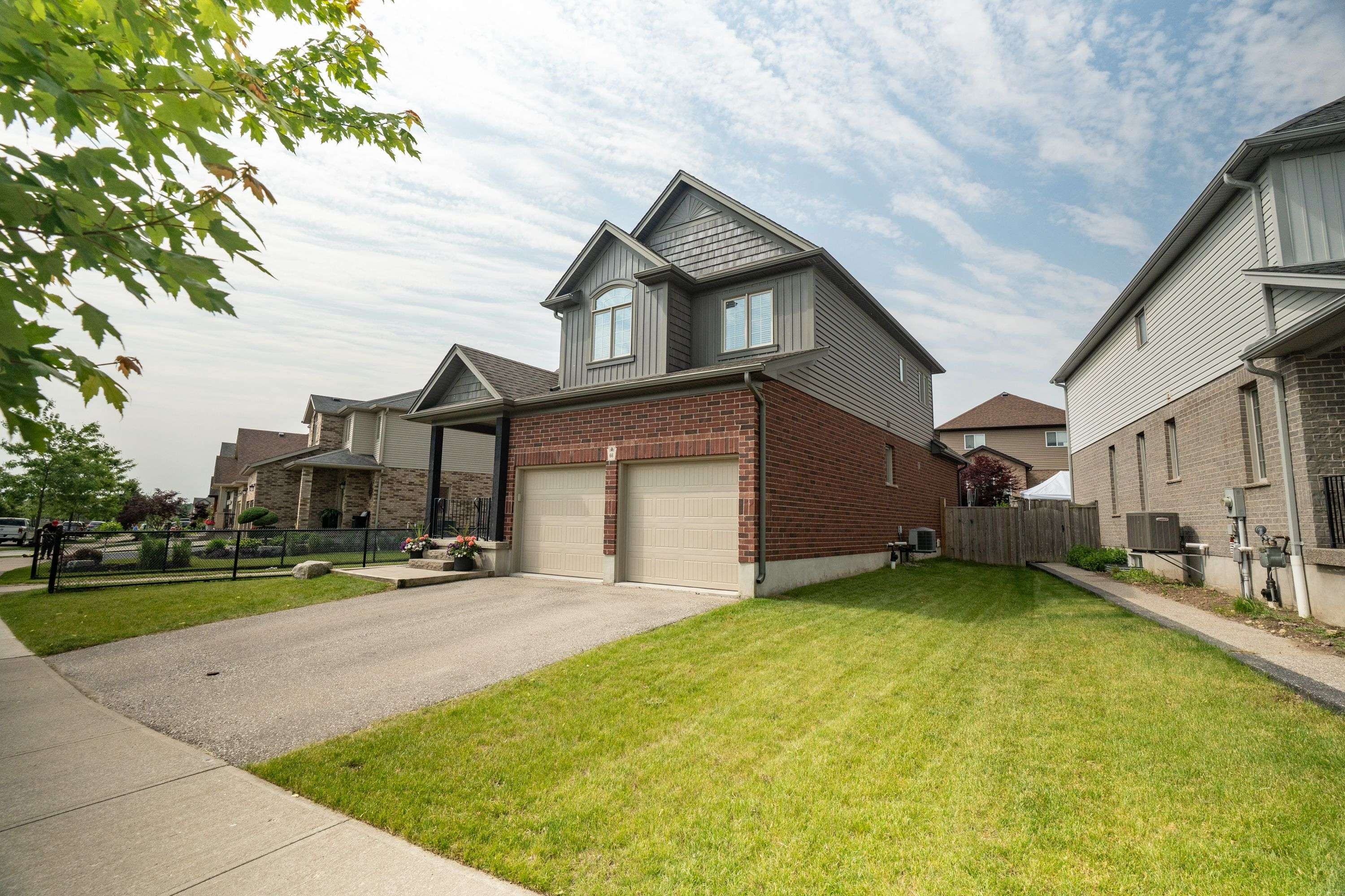 Kitchener, ON N2A 0G4,66 Eden Oak TRL