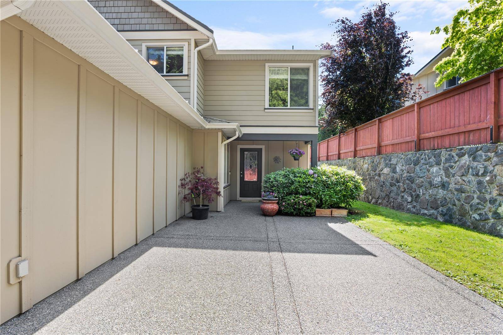Langford, BC V9C 0C6,3233 Ernhill Pl