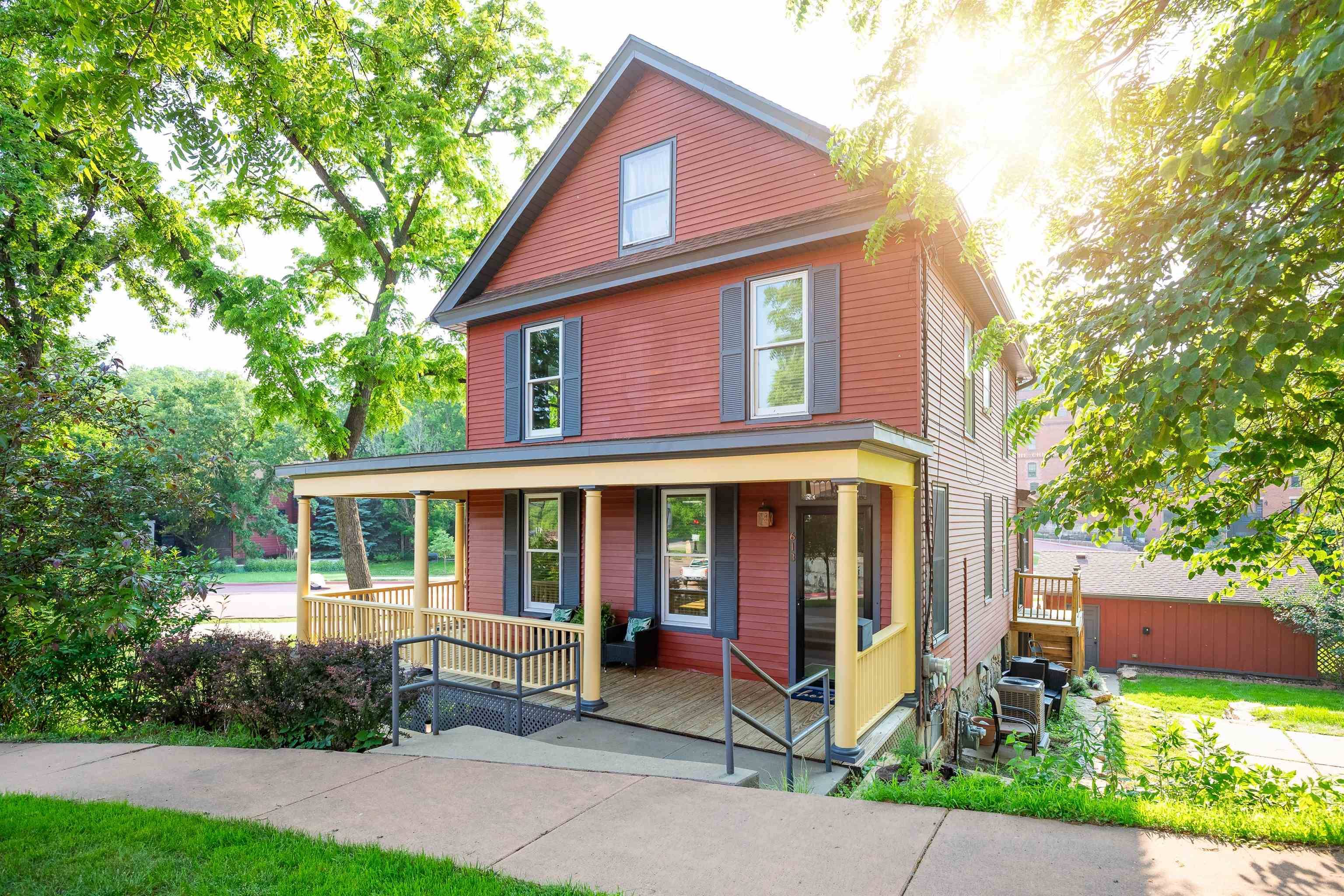 613 S Bench Street, Galena, IL 61036