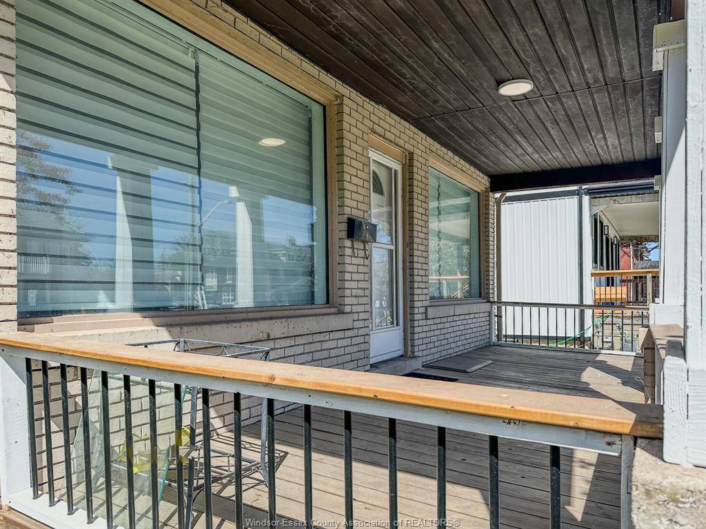 Windsor, ON N9A 2L7,421 HALL Avenue